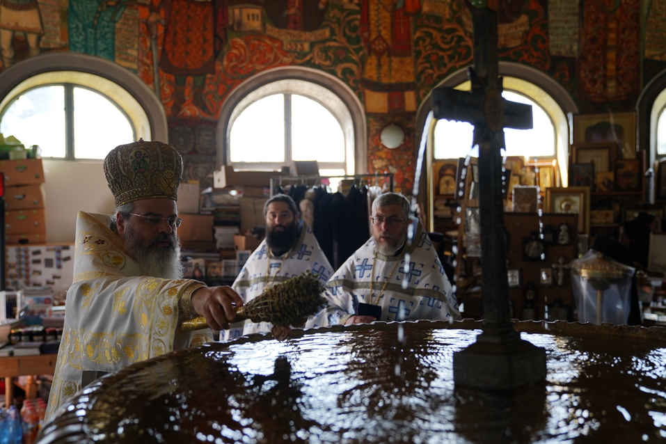 Hramul Mănăstirii Neamț: „Prin participarea noastră la Sfânta Liturghie, suntem prezenți la Înălțarea Domnului la cer”