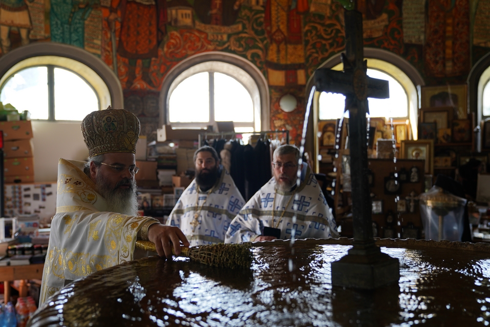 Hramul Mănăstirii Neamț: „Prin participarea noastră la Sfânta Liturghie, suntem prezenți la Înălțarea Domnului la cer”