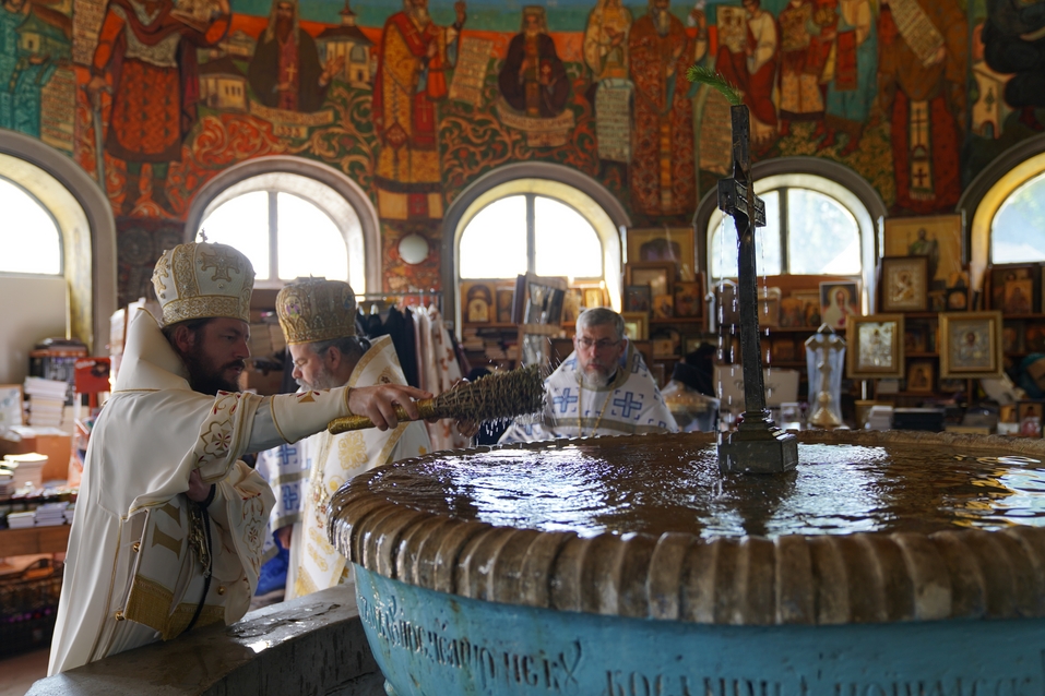 Hramul Mănăstirii Neamț: „Prin participarea noastră la Sfânta Liturghie, suntem prezenți la Înălțarea Domnului la cer”