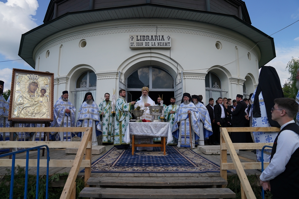Hramul Mănăstirii Neamț: „Prin participarea noastră la Sfânta Liturghie, suntem prezenți la Înălțarea Domnului la cer”