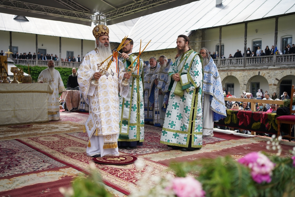 Hramul Mănăstirii Neamț: „Prin participarea noastră la Sfânta Liturghie, suntem prezenți la Înălțarea Domnului la cer”