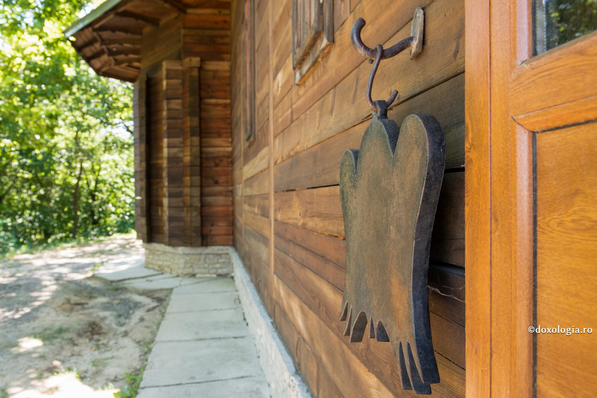 (Video) Îngerul coborât din icoană: „Pentru că m-ai cinstit, și eu te cinstesc acum”