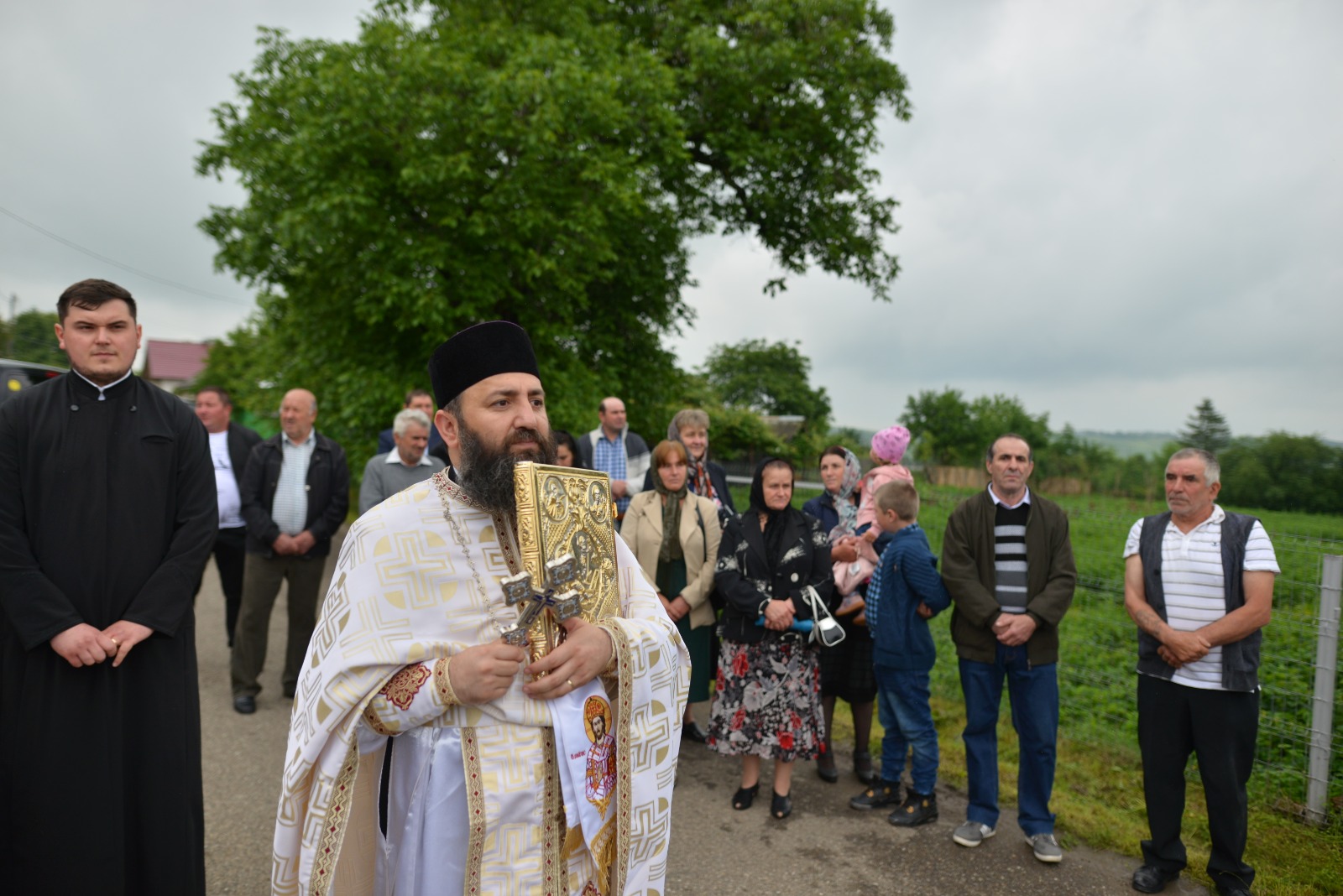 Liturghie, hirotonie și instalare de preot în parohia Poiana Mărului