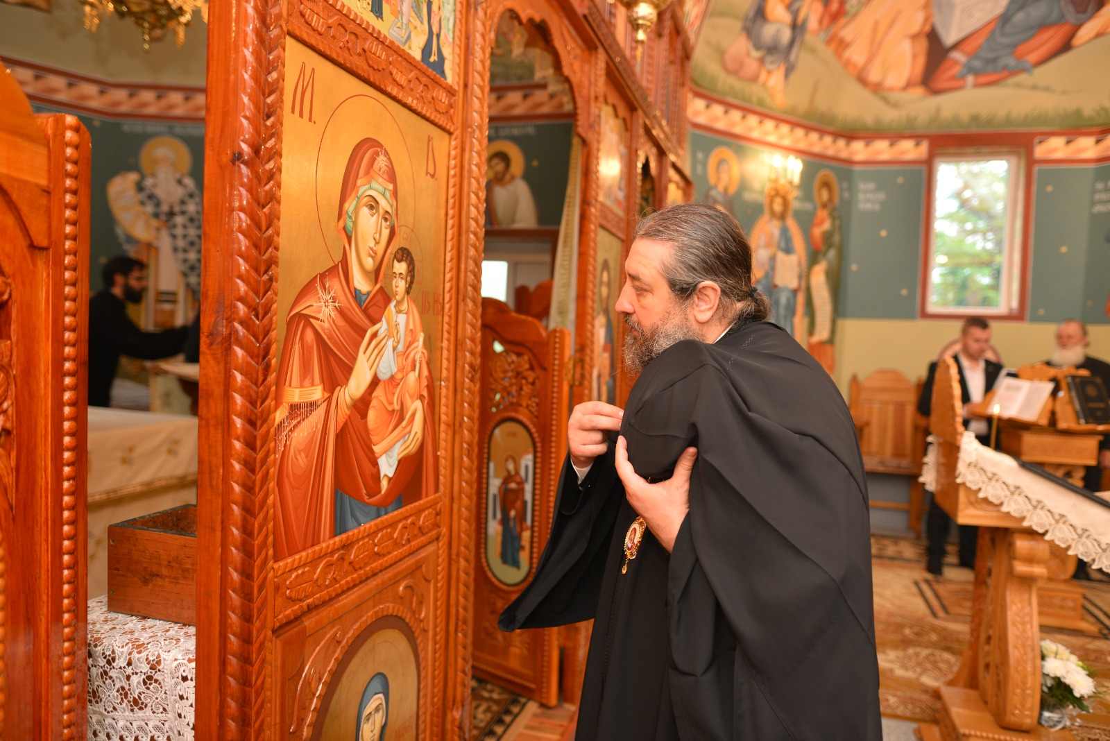 Liturghie, hirotonie și instalare de preot în parohia Poiana Mărului