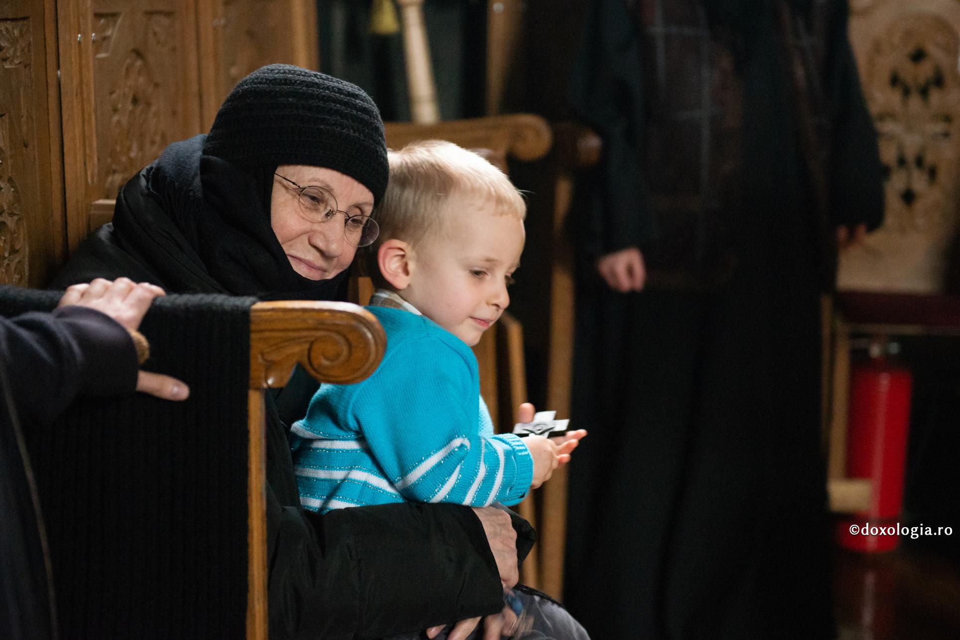 Foto: Oana Nechifor S-a mutat la Domnul un suflet ales – Schimonahia Siluana