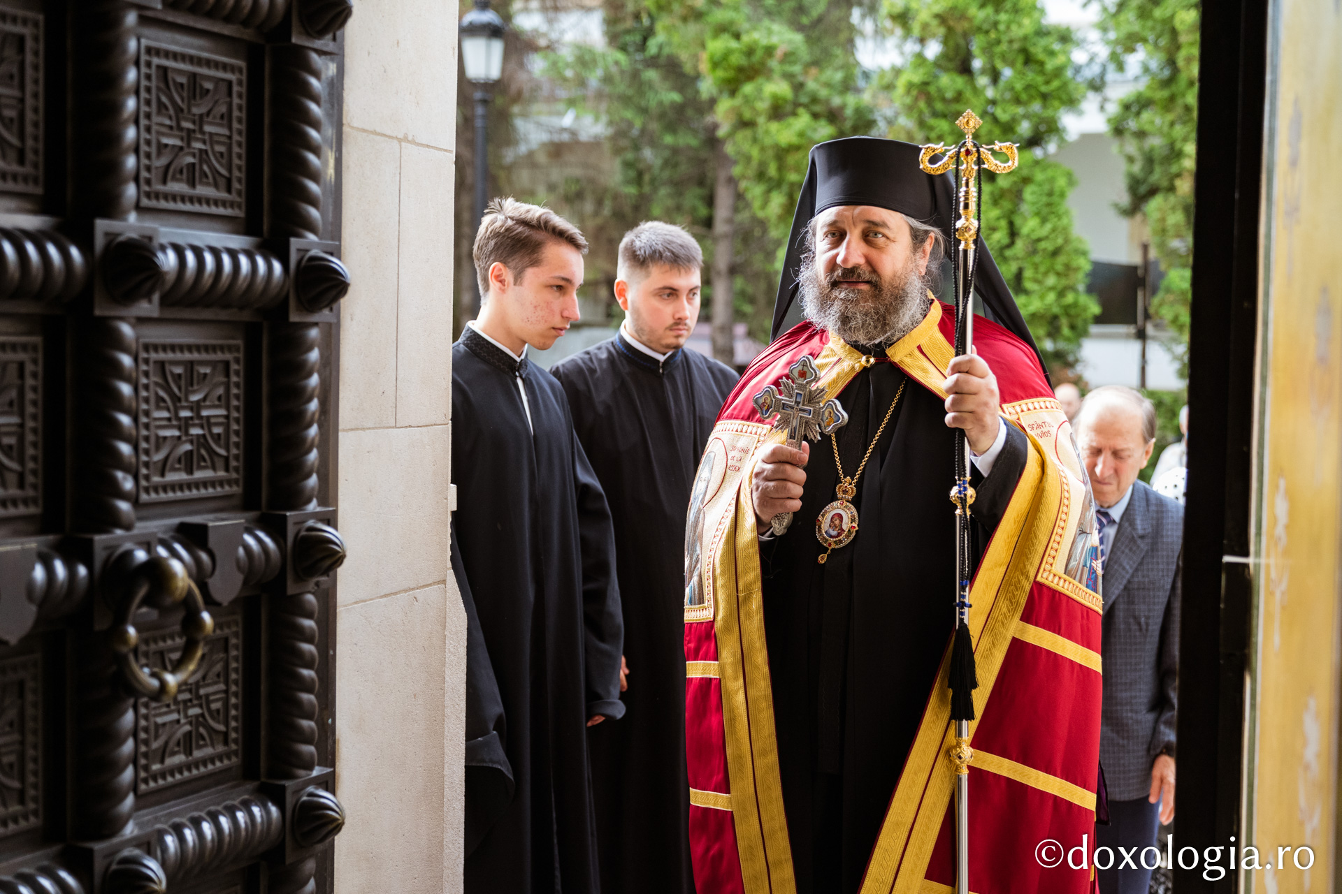 Liturghie arhierească la mănăstirea ieșeană unde au fost aduse prima data moaștele Sfintei Cuvioase Parascheva