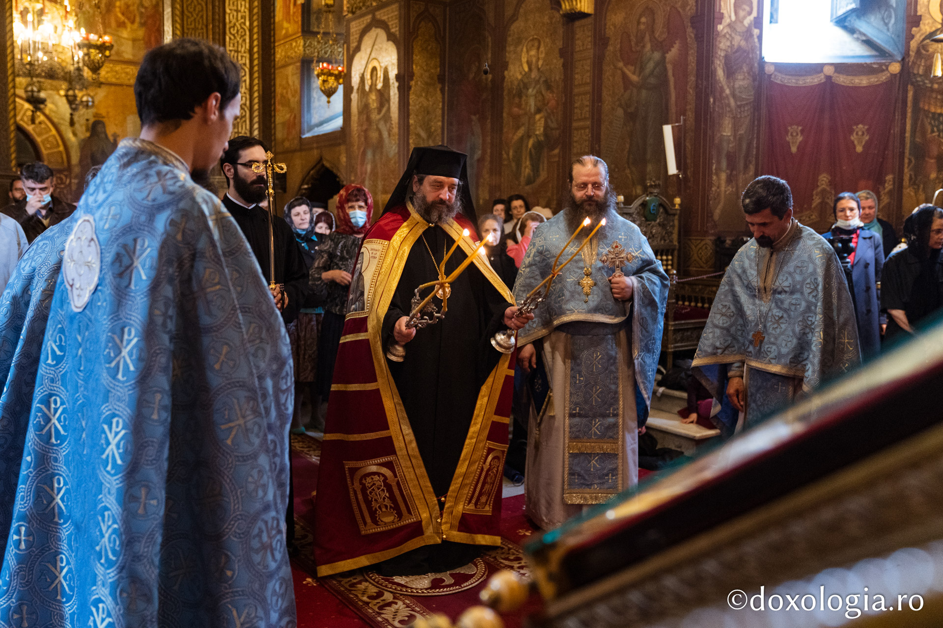 Foto: Bogdan Bulgariu Liturghie arhierească la mănăstirea ieșeană unde au fost aduse prima data moaștele Sfintei Cuvioase Parascheva