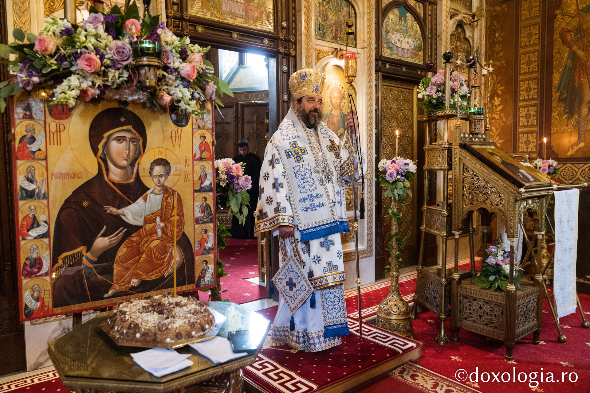Foto: Bogdan Bulgariu Liturghie arhierească la mănăstirea ieșeană unde au fost aduse prima data moaștele Sfintei Cuvioase Parascheva