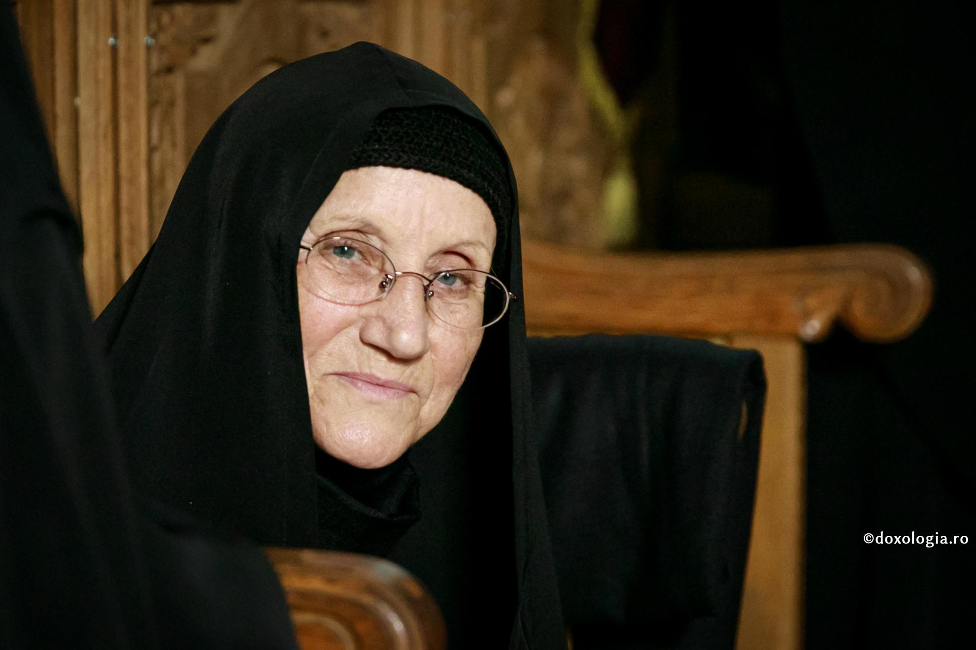 (Video) Părintele Constantin Sturzu, despre Schimonahia Siluana Vlad: „Și-a asumat din bolile și din neputințele noastre”