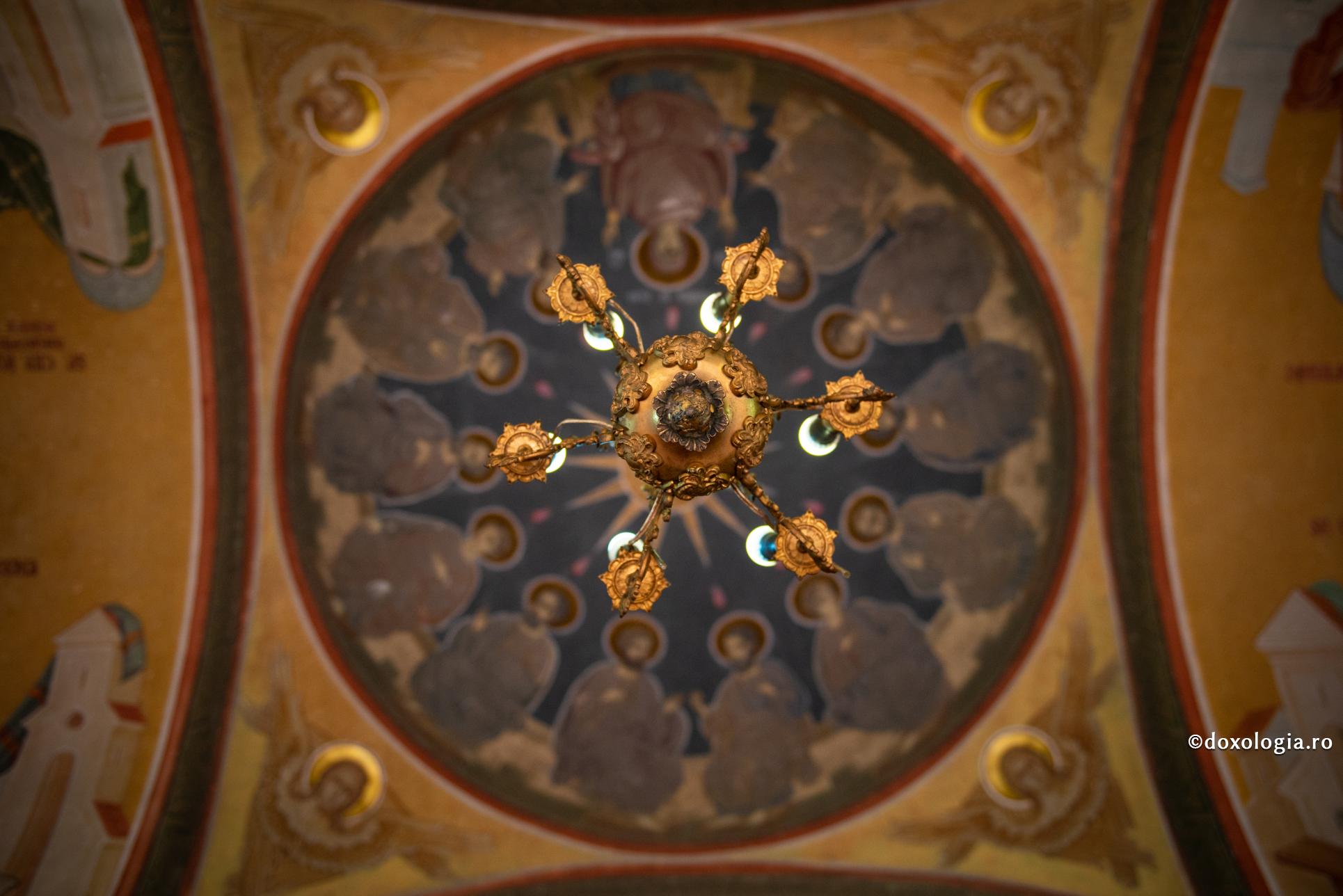 Sfinții, prietenii lui Dumnezeu și îndrumătorii noștri