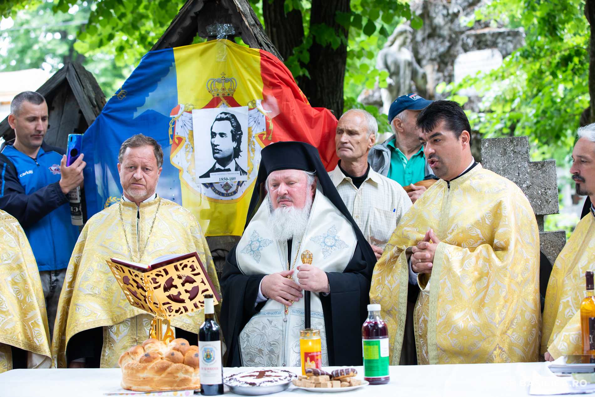 Slujbă de pomenire pentru poetul Mihai Eminescu la capela Cimitirului Bellu