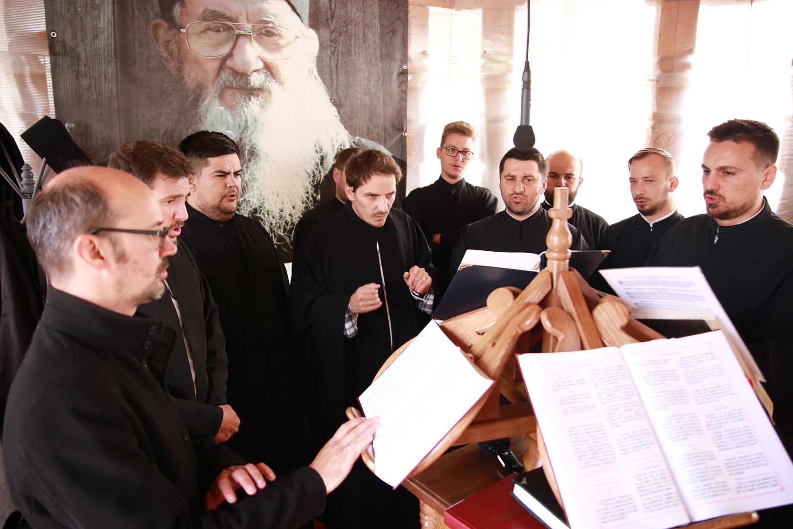 foto: Flavius Popa De 8 ani, părintele Iustin Pârvu se află în Împărăția lui Dumnezeu. PS Emilian Crișanul a oficiat slujba Parastasului pentru duhovnicul de la Petru-Vodă