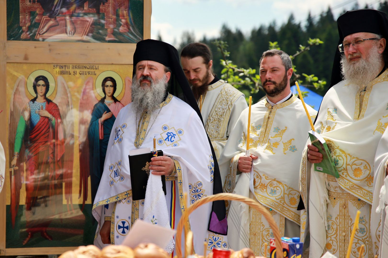 foto: Flavius Popa De 8 ani, părintele Iustin Pârvu se află în Împărăția lui Dumnezeu. PS Emilian Crișanul a oficiat slujba Parastasului pentru duhovnicul de la Petru-Vodă