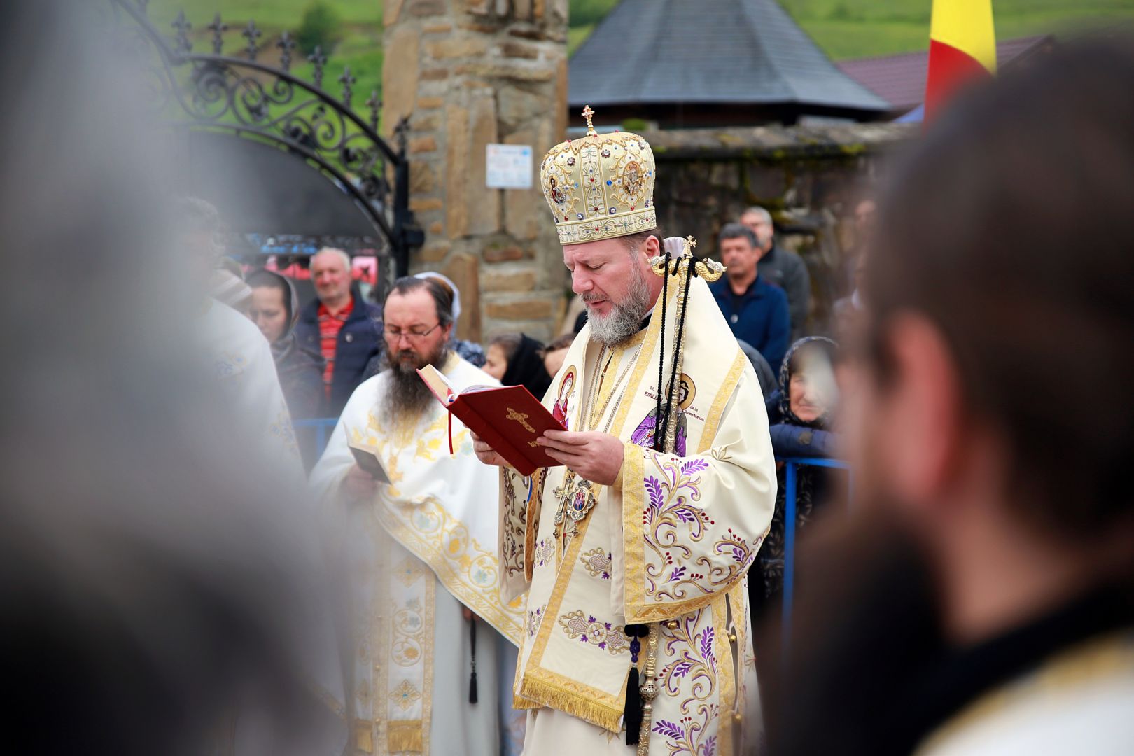 foto: Flavius Popa De 8 ani, părintele Iustin Pârvu se află în Împărăția lui Dumnezeu. PS Emilian Crișanul a oficiat slujba Parastasului pentru duhovnicul de la Petru-Vodă