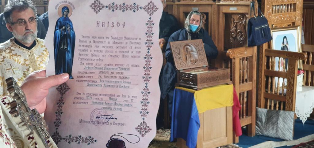 Un veşmânt al Sfintei Parascheva, dăruit Parohiei Văsâiești