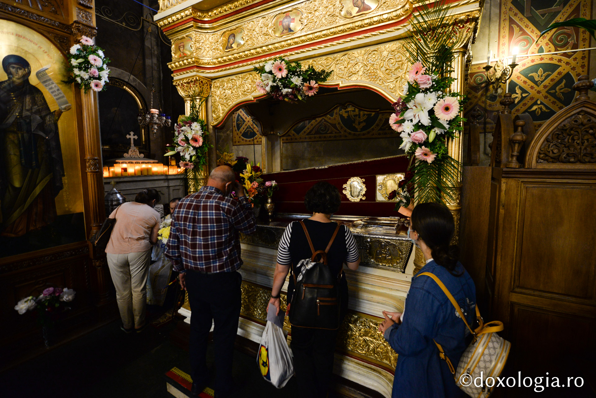 Slujbă de priveghere în cinstea Sfintei Cuvioase Parascheva, la Catedrala Mitropolitană din Iași