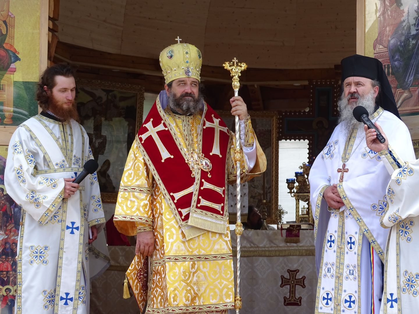 Slujbă arhierească la Mănăstirea Petru Vodă