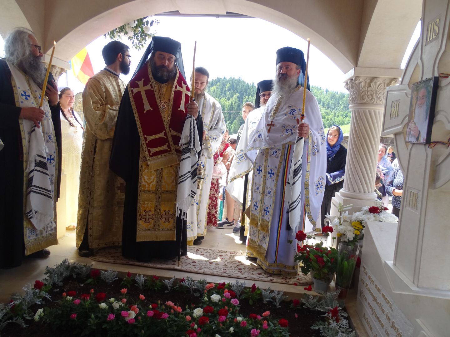 Slujbă arhierească la Mănăstirea Petru Vodă