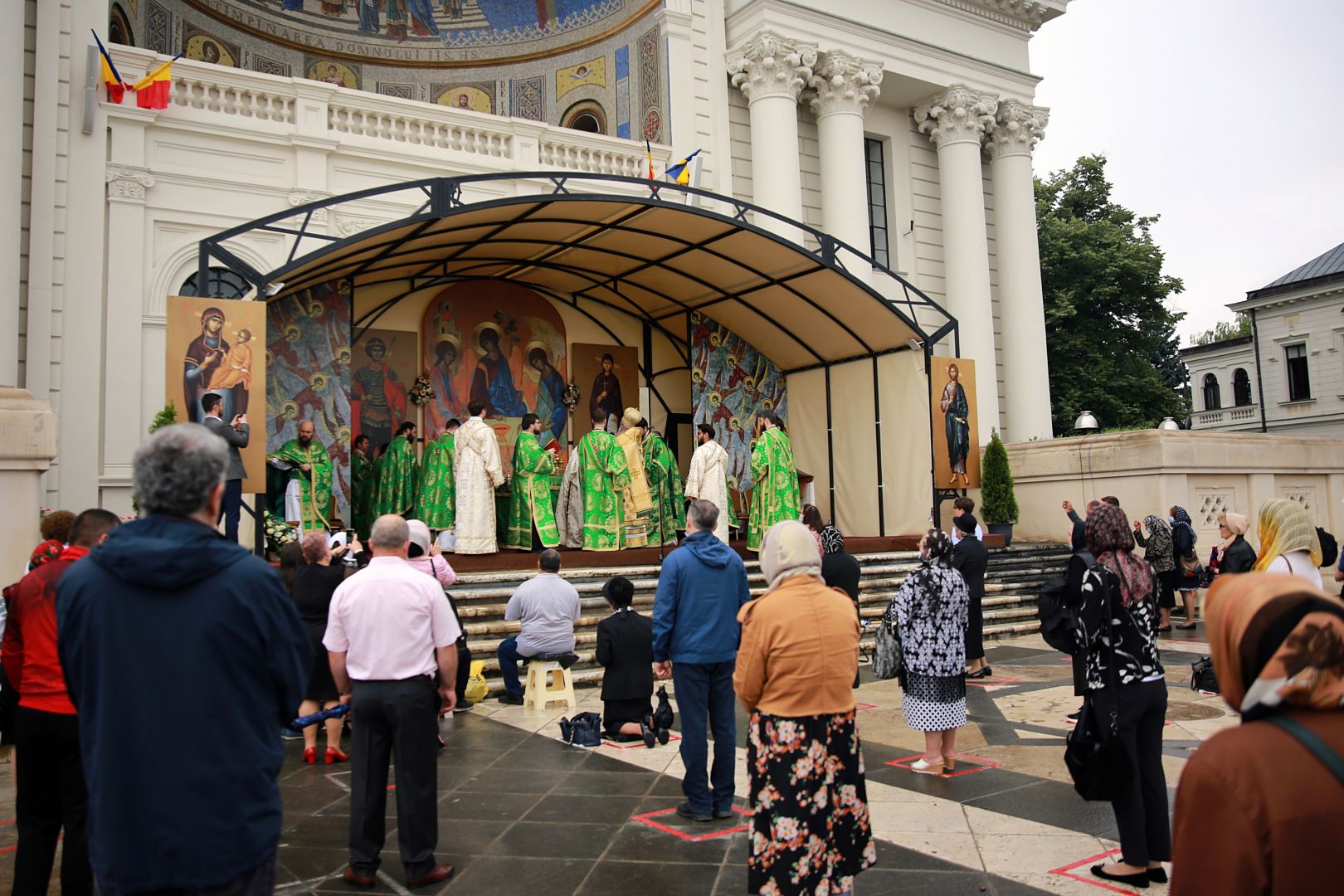 (Video) Praznicul Pogorârii Duhului Sfânt la Catedrala Mitropolitană din Iași