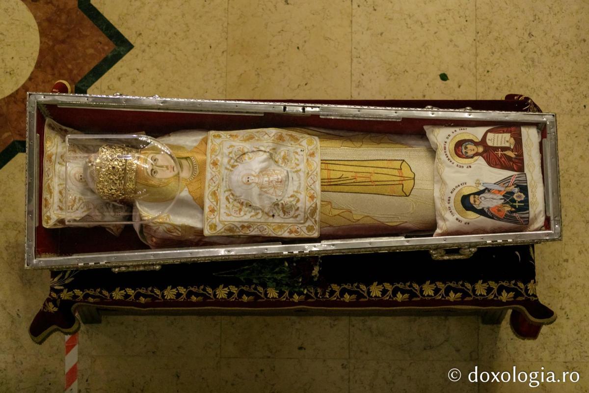 Arhiepiscopia Iaşilor sărbătorește 380 de ani de la aducerea la Iaşi a moaştelor Sfintei Cuvioase Parascheva (13 iunie 1641 – 13 iunie 2021) | Comunicat de presă