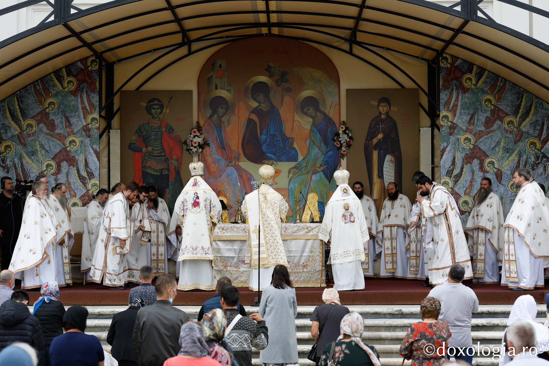 De 380 de ani, Sfânta Cuvioasă Parascheva ocrotește ținutul binecuvântat al Moldovei: „Mulţumim lui Dumnezeu pentru darul făcut Iaşilor”