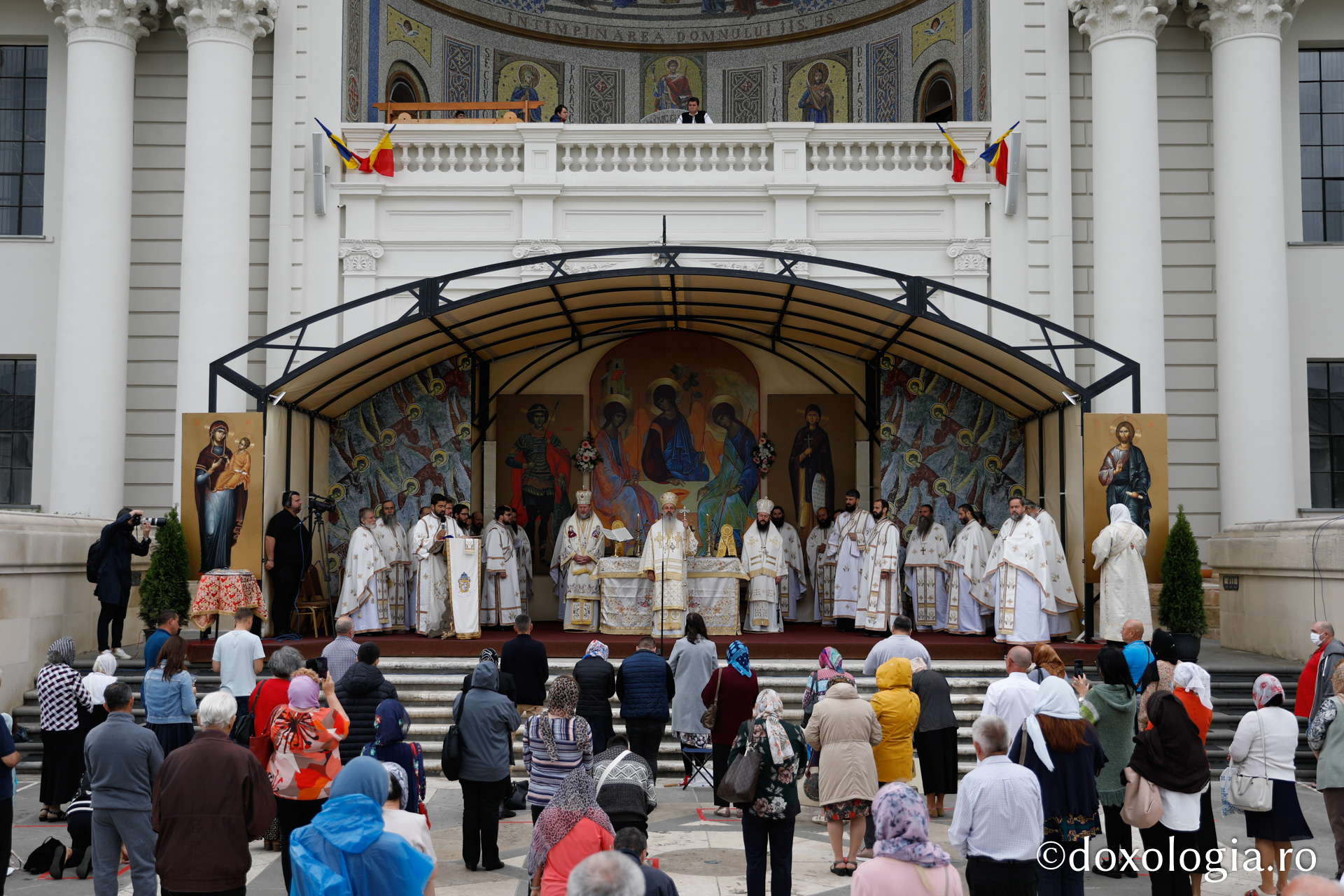 De 380 de ani, Sfânta Cuvioasă Parascheva ocrotește ținutul binecuvântat al Moldovei: „Mulţumim lui Dumnezeu pentru darul făcut Iaşilor”