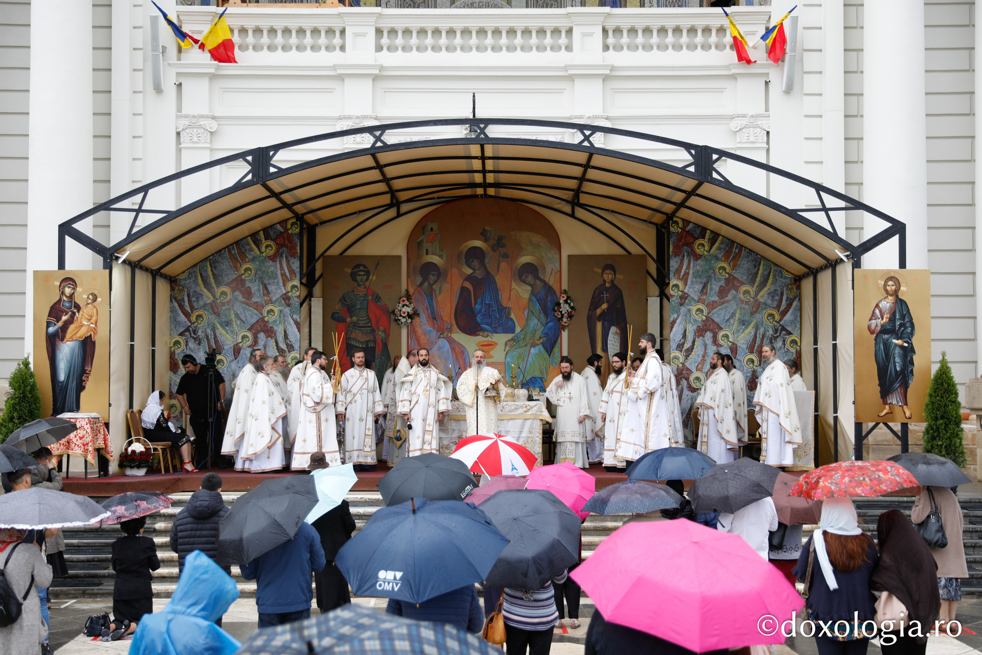 De 380 de ani, Sfânta Cuvioasă Parascheva ocrotește ținutul binecuvântat al Moldovei: „Mulţumim lui Dumnezeu pentru darul făcut Iaşilor”