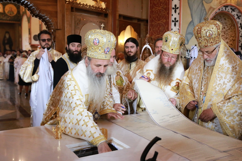 6 ierarhi, prezenți la sfințirea Bisericii cu hramurile „Acoperământul Maicii Domnului” şi „Sfântul Mare Mucenic Gheorghe” din satul Cracăul Negru-Neamț