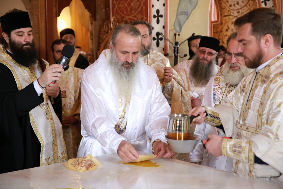 6 ierarhi, prezenți la sfințirea Bisericii cu hramurile „Acoperământul Maicii Domnului” şi „Sfântul Mare Mucenic Gheorghe” din satul Cracăul Negru-Neamț