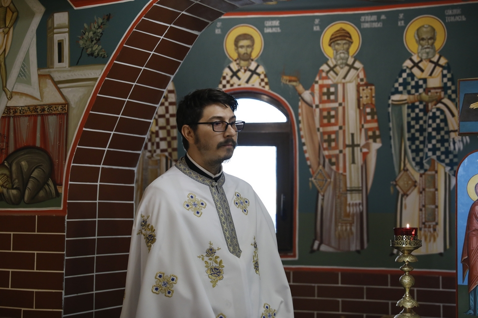 Preot Daniel Duca/ Foto: Constantin Comici Pictura bisericii din curtea Spitalului Clinic „Dr. C. I. Parhon” ‒ Iași, sfințită de PS Părinte Nichifor Botoșăneanul