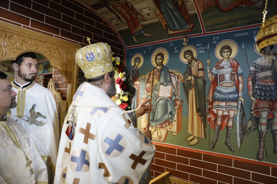 Foto: Constantin Comici Pictura bisericii din curtea Spitalului Clinic „Dr. C. I. Parhon” ‒ Iași, sfințită de PS Părinte Nichifor Botoșăneanul
