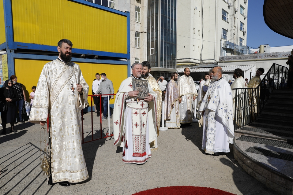 Foto: Constantin Comici Pictura bisericii din curtea Spitalului Clinic „Dr. C. I. Parhon” ‒ Iași, sfințită de PS Părinte Nichifor Botoșăneanul