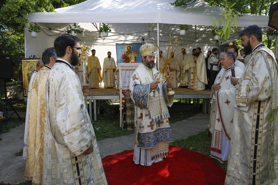 Foto: Constantin Comici Pictura bisericii din curtea Spitalului Clinic „Dr. C. I. Parhon” ‒ Iași, sfințită de PS Părinte Nichifor Botoșăneanul