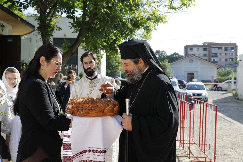Pictura bisericii din curtea Spitalului Clinic „Dr. C. I. Parhon” ‒ Iași, sfințită de PS Părinte Nichifor Botoșăneanul Pictura bisericii din curtea Spitalului Clinic „Dr. C. I. Parhon” ‒ Iași, sfințită de PS Părinte Nichifor Botoșăneanul