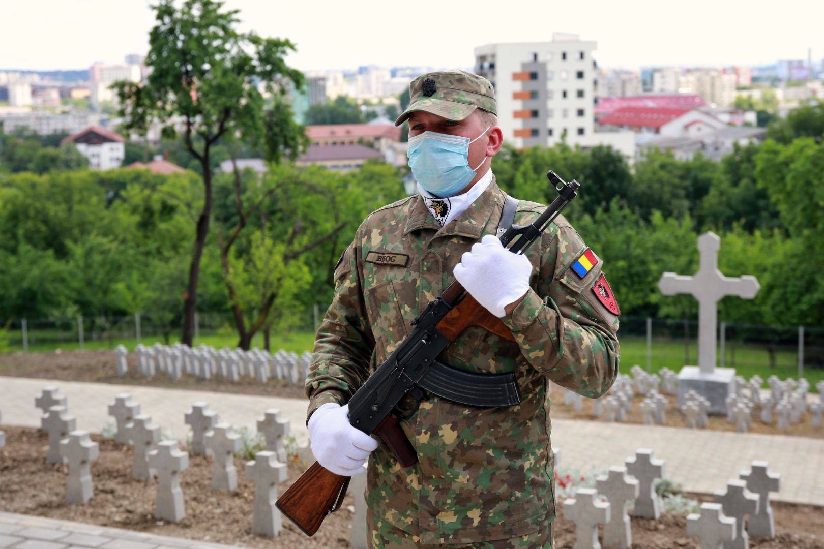 Recunoștință pentru eroii și ostașii țării noastre: IPS Teofan a sfințit Monumentul Eroilor din Galata