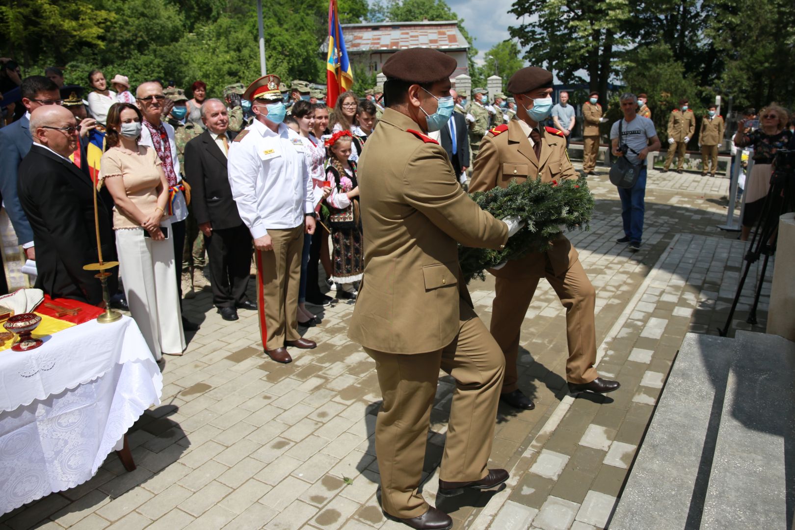 Recunoștință pentru eroii și ostașii țării noastre: IPS Teofan a sfințit Monumentul Eroilor din Galata