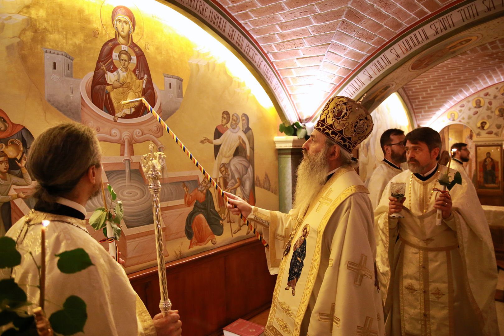 IPS Părinte Mitropolit Teofan a sfințit astăzi pictura paraclisului de la Spitalul „Providența” și a binecuvântat locul pentru o nouă biserică