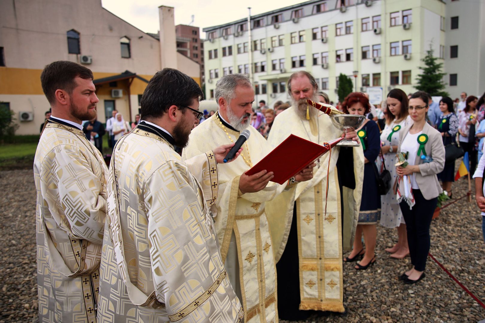 IPS Părinte Mitropolit Teofan a sfințit astăzi pictura paraclisului de la Spitalul „Providența” și a binecuvântat locul pentru o nouă biserică