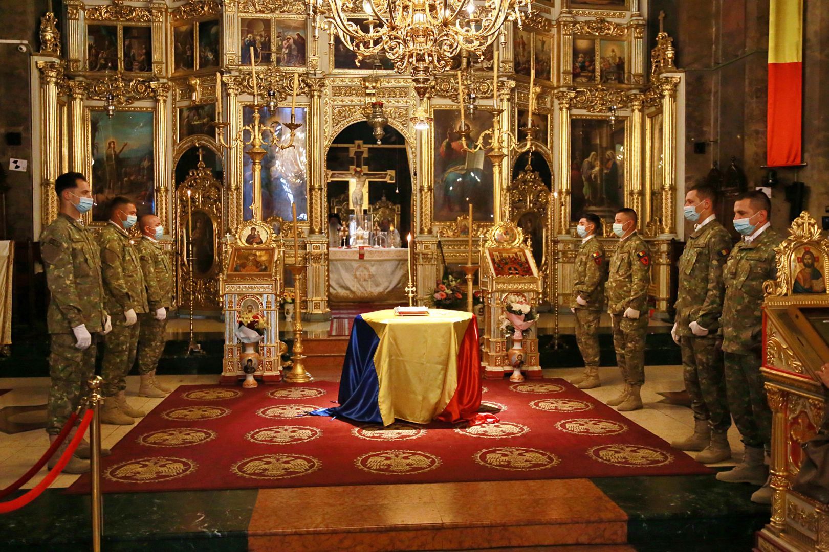 Ziua Drapelului Național la Iași. IPS Mitropolit Teofan: „Crucea pentru Biserică, Drapelul pentru oaste, copilul pentru Familie și pentru țară”