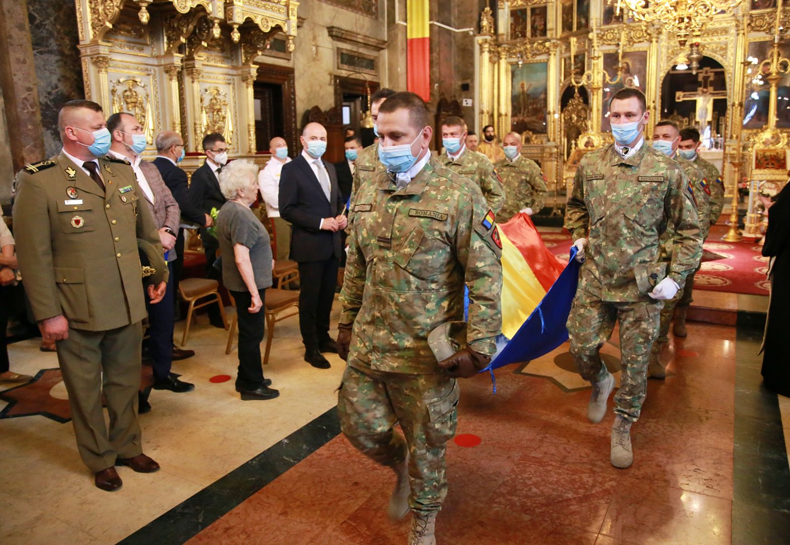 Ziua Drapelului Național la Iași. IPS Mitropolit Teofan: „Crucea pentru Biserică, Drapelul pentru oaste, copilul pentru Familie și pentru țară”