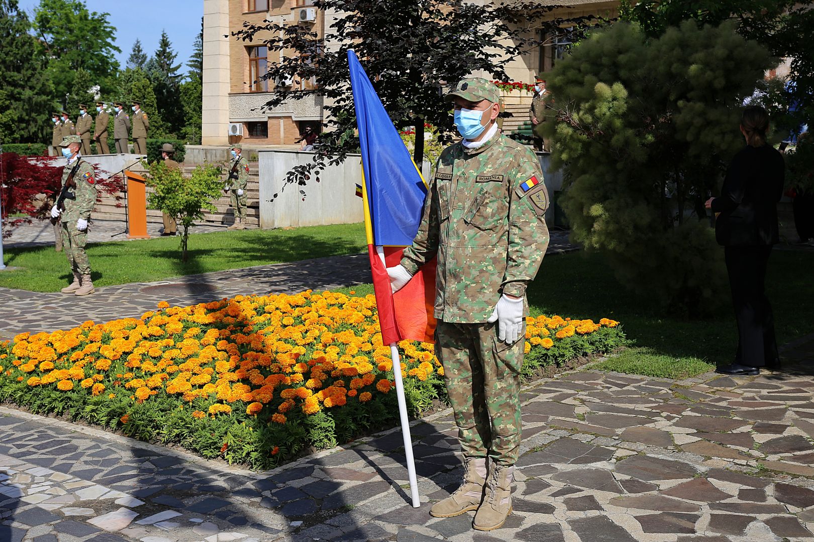 Ziua Drapelului Național la Iași. IPS Mitropolit Teofan: „Crucea pentru Biserică, Drapelul pentru oaste, copilul pentru Familie și pentru țară”