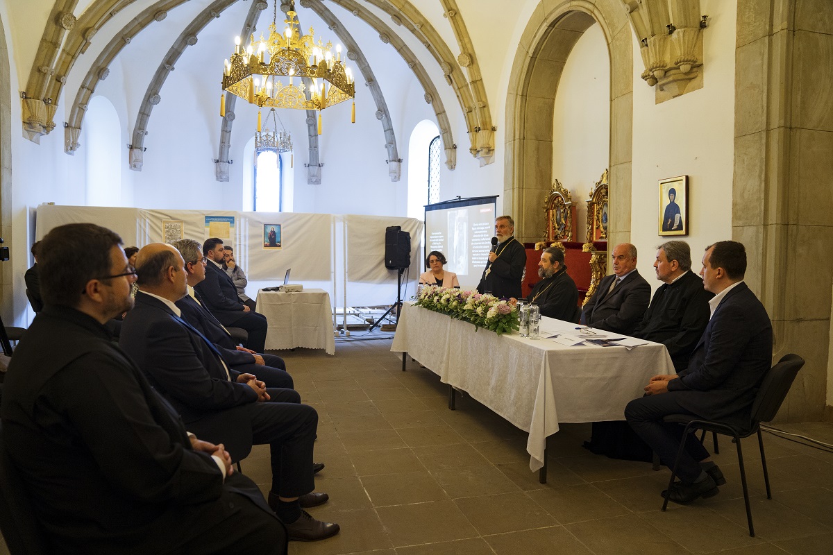 Simpozion, apariții editoriale și expoziție tematică, cu prilejul aniversării a 380 de ani de la aducerea moaştelor Sfintei Cuvioase Parascheva