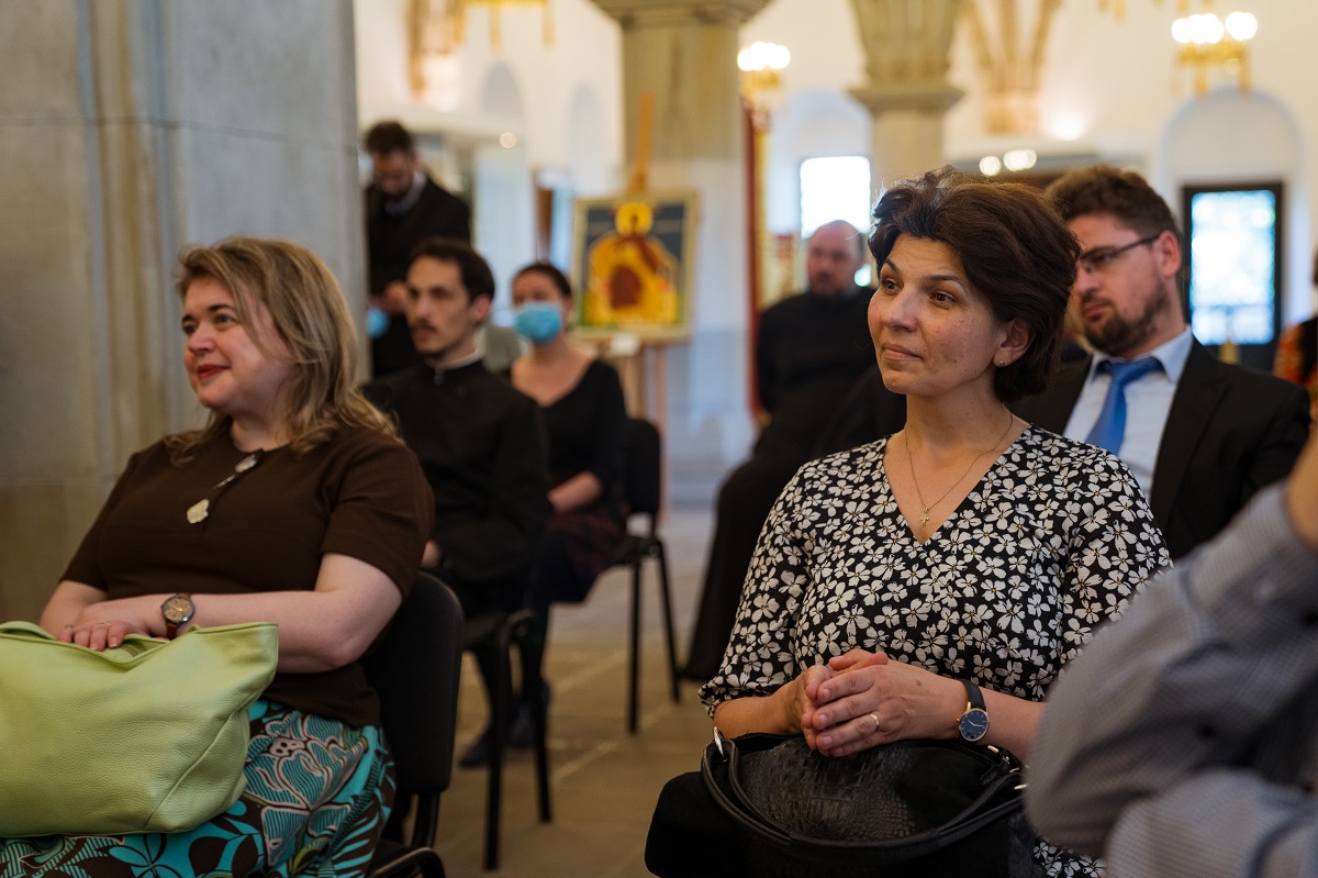 Simpozion, apariții editoriale și expoziție tematică, cu prilejul aniversării a 380 de ani de la aducerea moaştelor Sfintei Cuvioase Parascheva