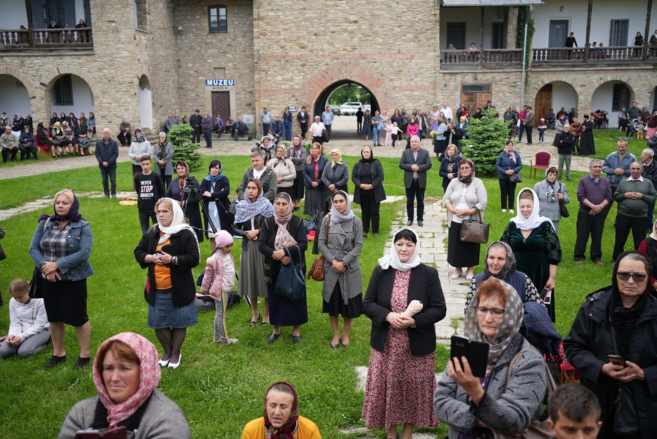 Hramul Mănăstirii Neamț: „Prin participarea noastră la Sfânta Liturghie, suntem prezenți la Înălțarea Domnului la cer”