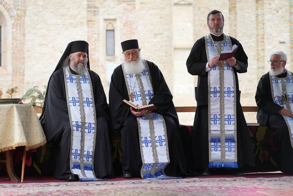 Hramul Mănăstirii Neamț: „Prin participarea noastră la Sfânta Liturghie, suntem prezenți la Înălțarea Domnului la cer”