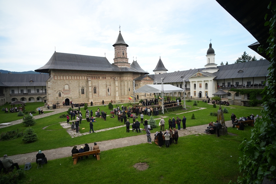 Hramul Mănăstirii Neamț: „Prin participarea noastră la Sfânta Liturghie, suntem prezenți la Înălțarea Domnului la cer”