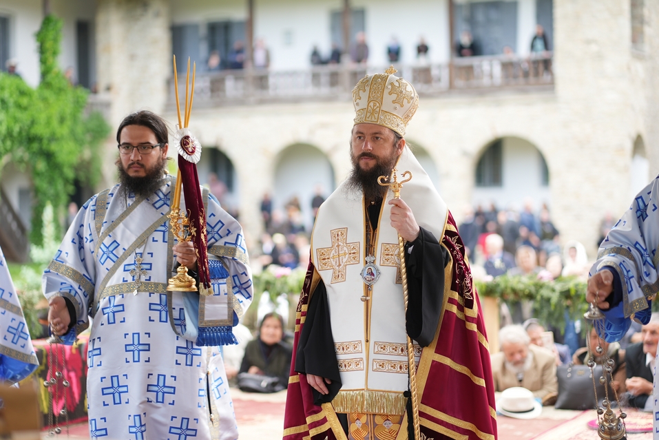 Hramul Mănăstirii Neamț: „Prin participarea noastră la Sfânta Liturghie, suntem prezenți la Înălțarea Domnului la cer”