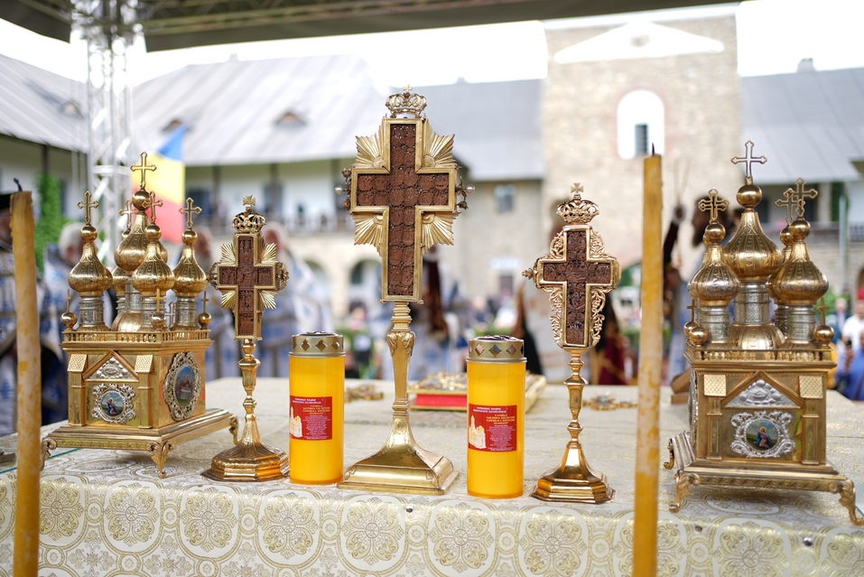 Hramul Mănăstirii Neamț: „Prin participarea noastră la Sfânta Liturghie, suntem prezenți la Înălțarea Domnului la cer”