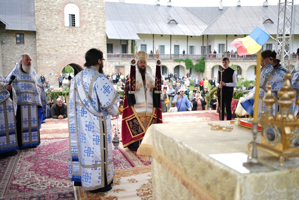 Hramul Mănăstirii Neamț: „Prin participarea noastră la Sfânta Liturghie, suntem prezenți la Înălțarea Domnului la cer”