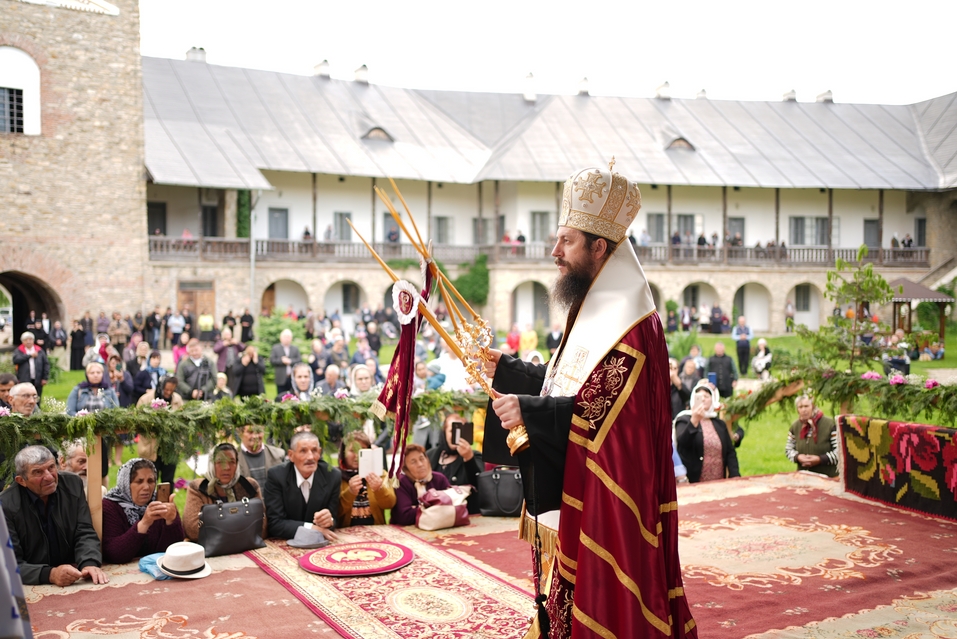 Hramul Mănăstirii Neamț: „Prin participarea noastră la Sfânta Liturghie, suntem prezenți la Înălțarea Domnului la cer”